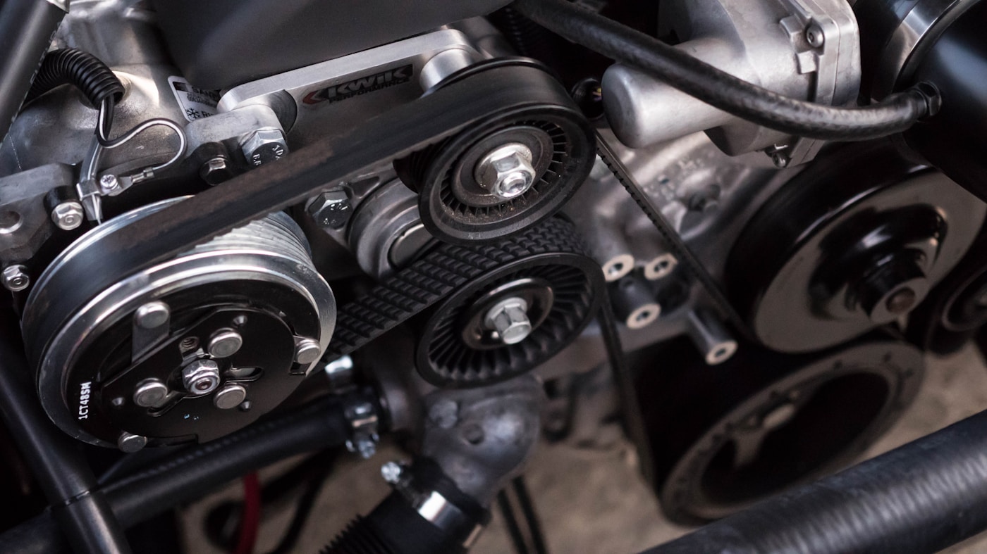 Detalhe dos componentes de um motor automóvel